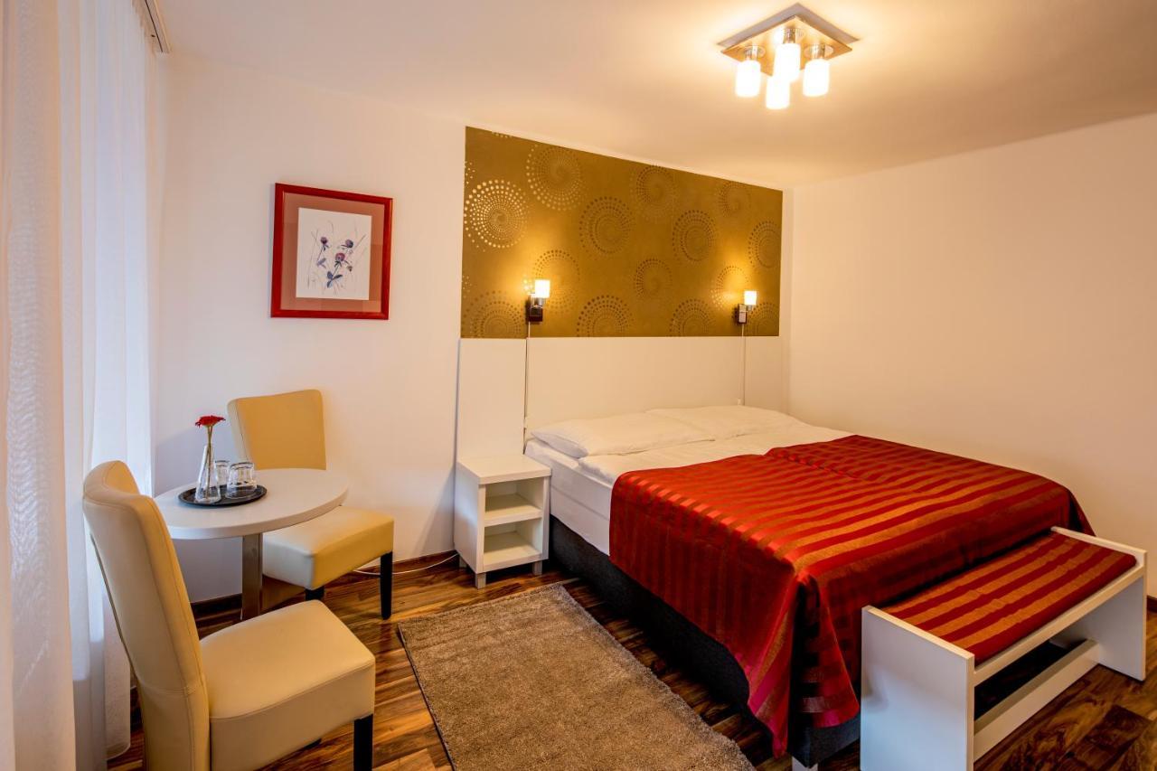 Riviera Rooms Vendegszobak Мошонмадьяровар Экстерьер фото