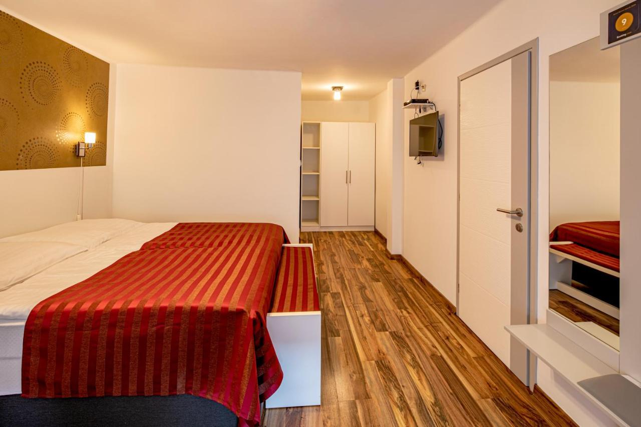 Riviera Rooms Vendegszobak Мошонмадьяровар Экстерьер фото